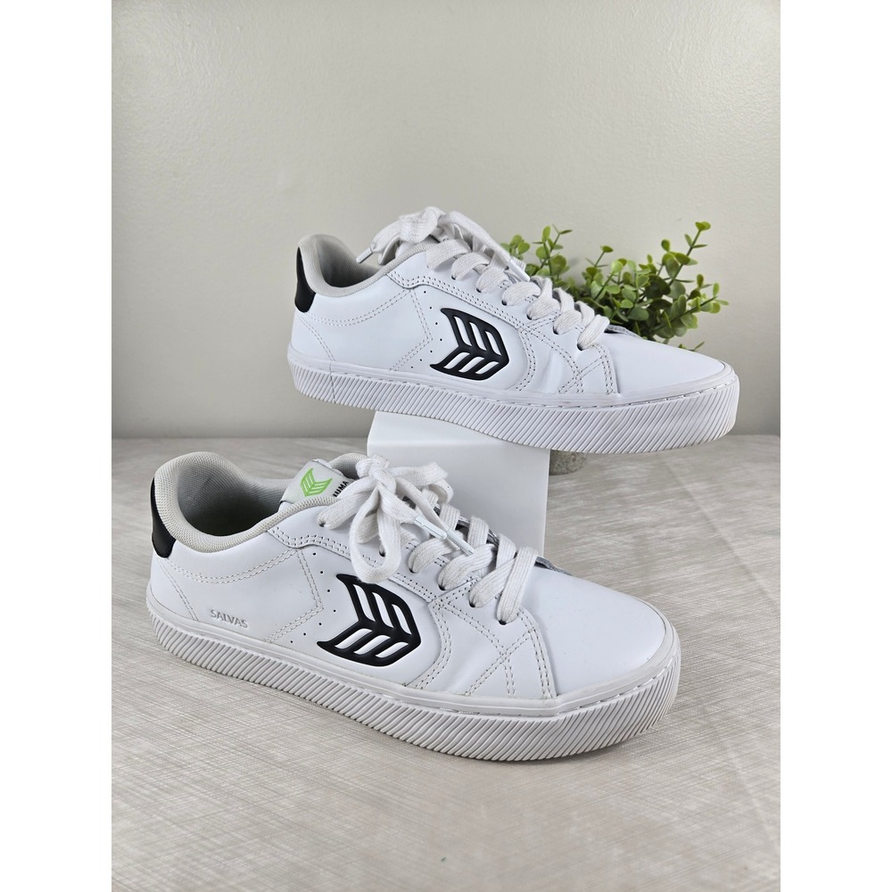 Cariuma Salvas White Black Leather Low Top Sneakers Mens 8 Womens 9.5